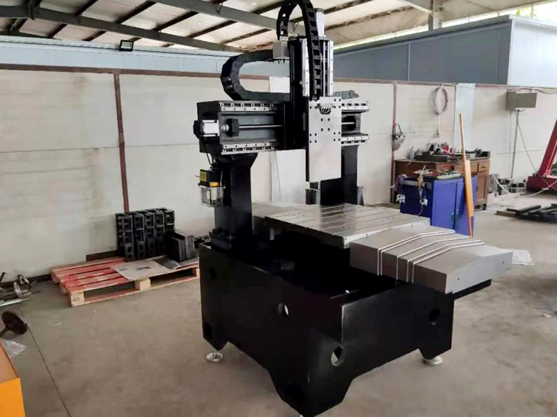 怎樣正確使用好小型模具雕銑機呢？