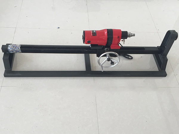 下水道鉆孔機(jī)怎么打孔？鉆孔機(jī)粉塵太大怎么樣解決？